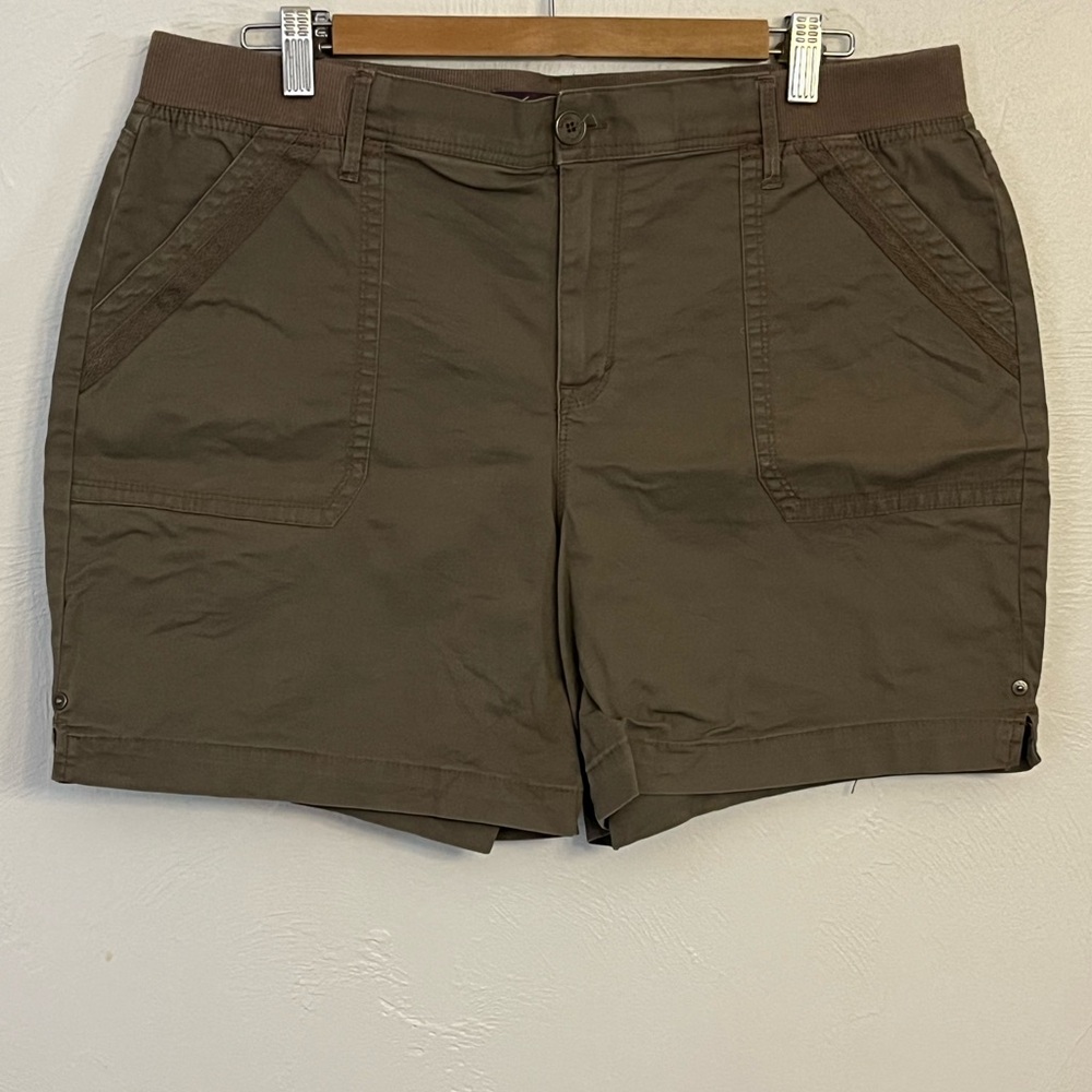 Gloria Vanderbilt Olive Cargo Shorts